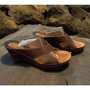 Clarks Artisan Collection Women's Sandals Brown Leather Slip-Ons Heels Sz 6.5 M